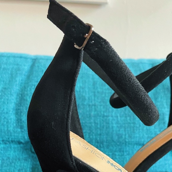 Fashion Nova Halsy Heel - Picture 5 of 6